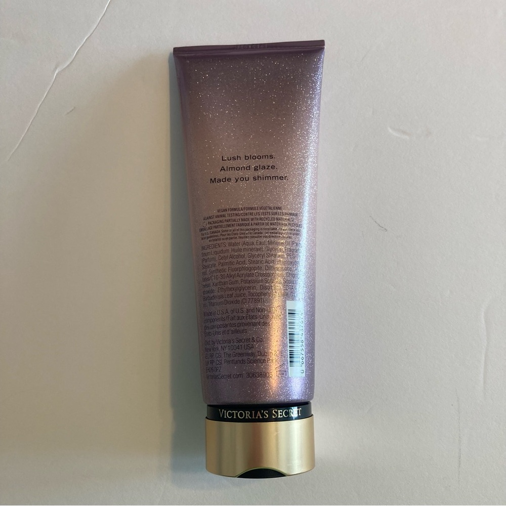 NEW*Victoria's Secret Velvet Petals Shimmer Lotion-unopened - Picture 2 of 3